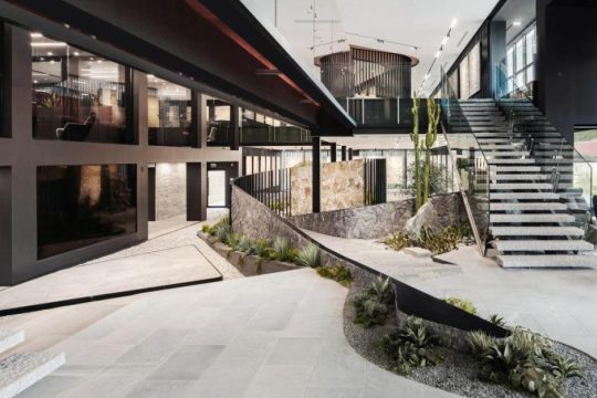 Τριπλή διεθνής διάκριση για το Showroom της "Ακρόλιθος" στην Καβάλα